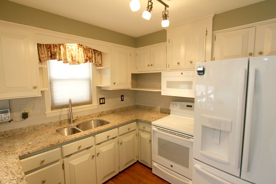 Small changes in this kitchen make a huge difference.